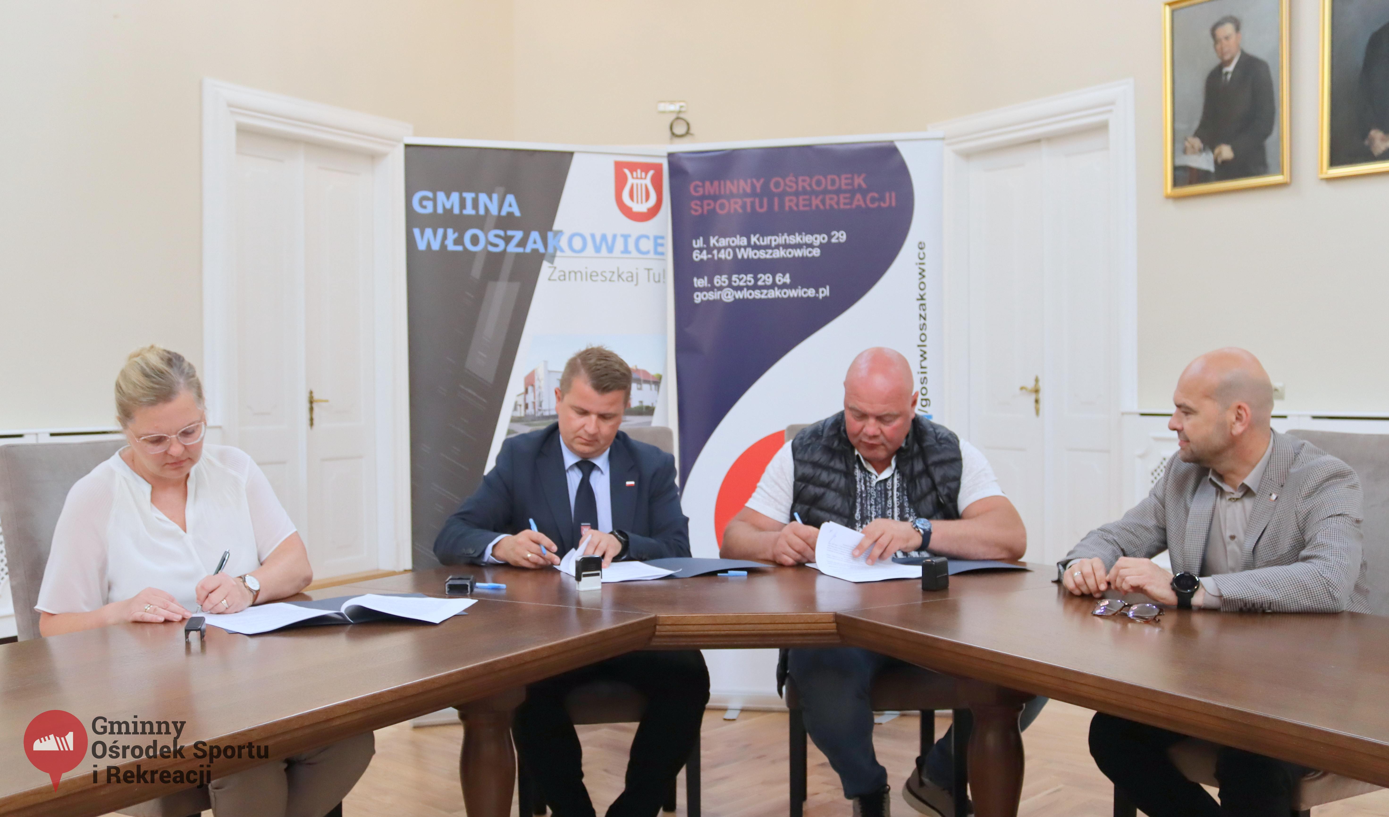 2025.07.07 podpisanie umowy na szatnie001